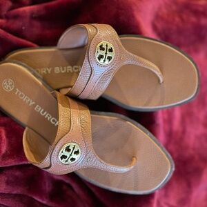 Tory Burch thong welt size 10 in tan (aged camello)